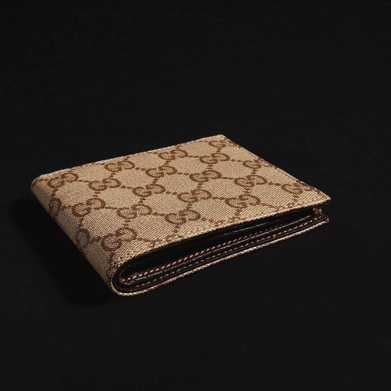 Gucci Essence Classic Bi-fold Wallet | Thumbnail 3 Gucci Essence Classic Bi-fold Wallet | Thumbnail 3