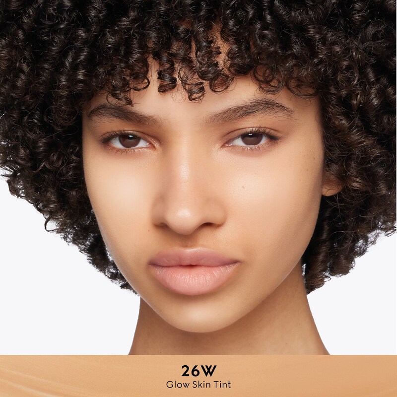 Gucci 26, Gucci Glow Skin Tint | Thumbnail 3 Gucci 26, Gucci Glow Skin Tint | Thumbnail 3