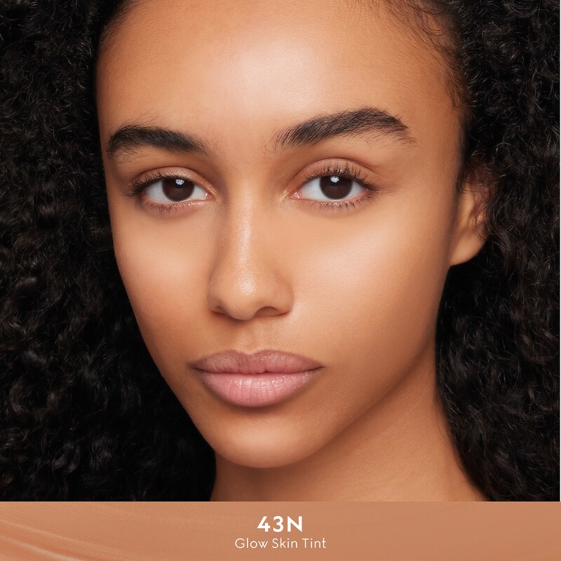 Gucci 43, Gucci Glow Skin Tint | Thumbnail 3 Gucci 43, Gucci Glow Skin Tint | Thumbnail 3