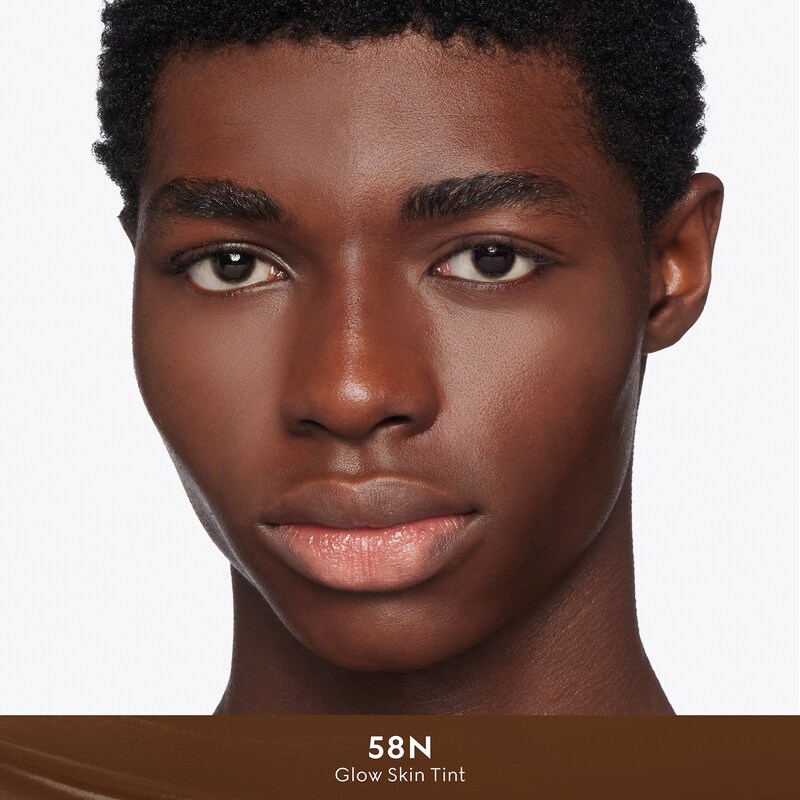 Gucci 58, Gucci Glow Skin Tint | Thumbnail 3 Gucci 58, Gucci Glow Skin Tint | Thumbnail 3