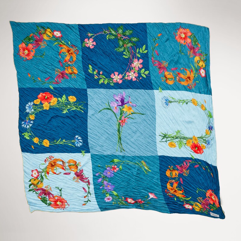 Gucci Printed Silk Shawl | Thumbnail 3 Gucci Printed Silk Shawl | Thumbnail 3