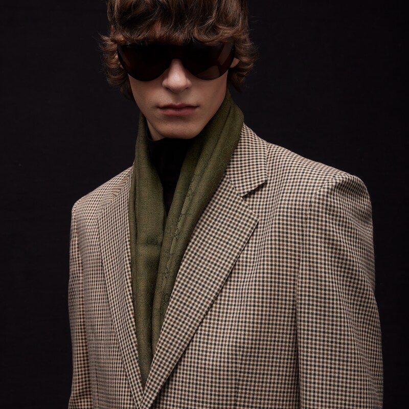Gucci GG Wool Silk Jacquard Shawl | Thumbnail 2 Gucci GG Wool Silk Jacquard Shawl | Thumbnail 2