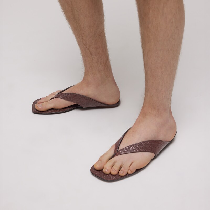 Gucci Thong Sandal With Interlocking G | Thumbnail 3 Gucci Thong Sandal With Interlocking G | Thumbnail 3