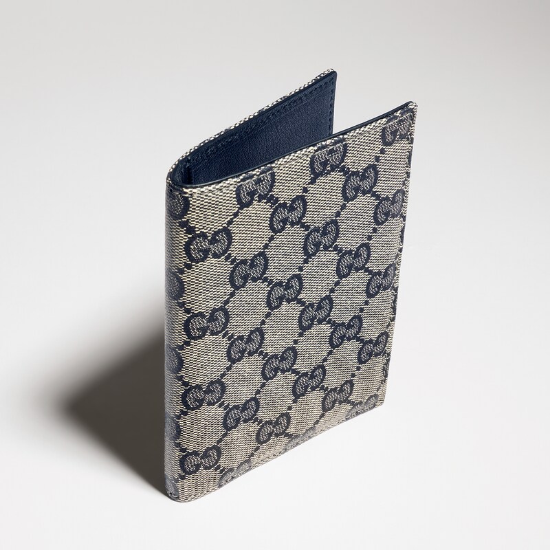 Gucci Essence Classic Passport Case | Thumbnail 3 Gucci Essence Classic Passport Case | Thumbnail 3