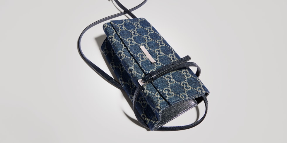 【美品】GUCCI GG柄ミニポーチ ストラップ＆グッチ プラーク付き スモール ポーチ ・ダークブルー GG