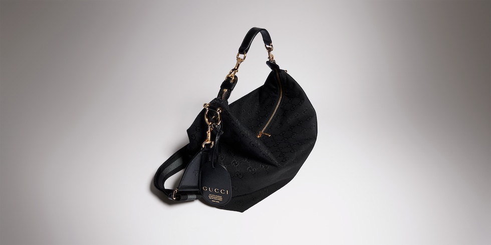 GUCCI ブラック ボディバッグ GUCCI - 新品 グッチ GUCCI ウエストバッグ・ボディバッグ GG エンボス