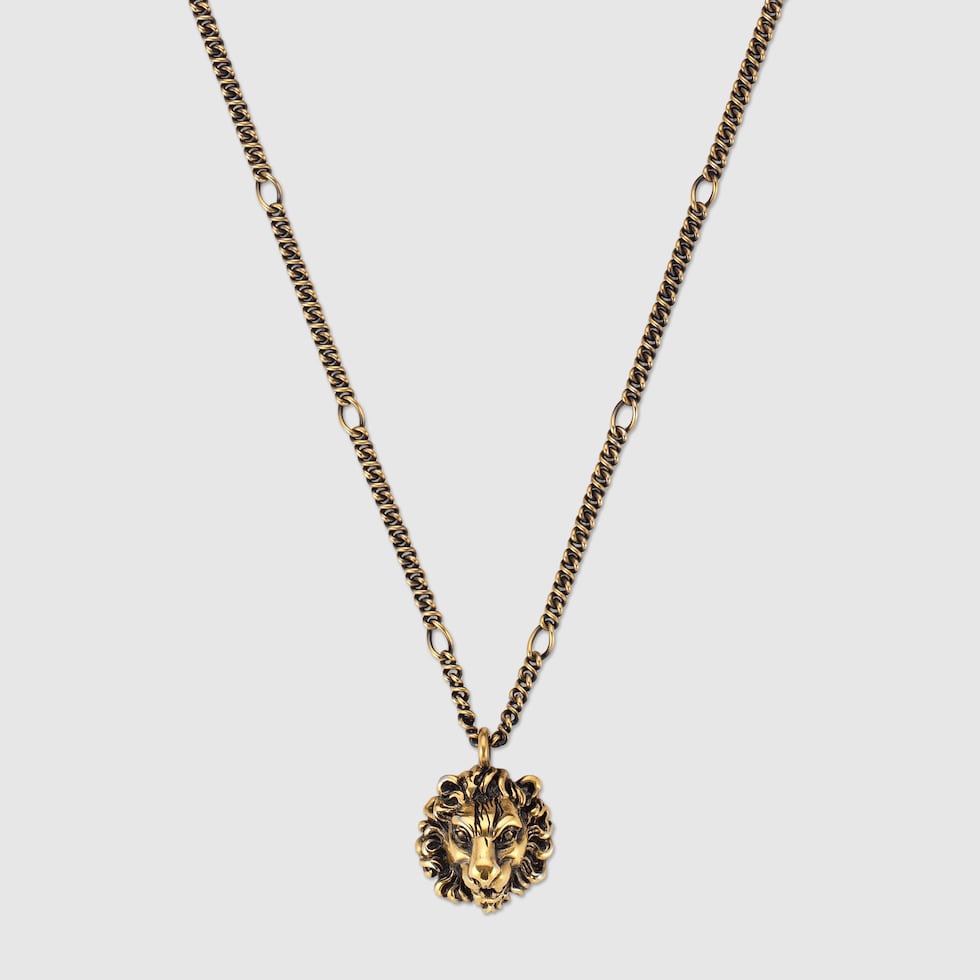 Gucci lion store head pendant necklace