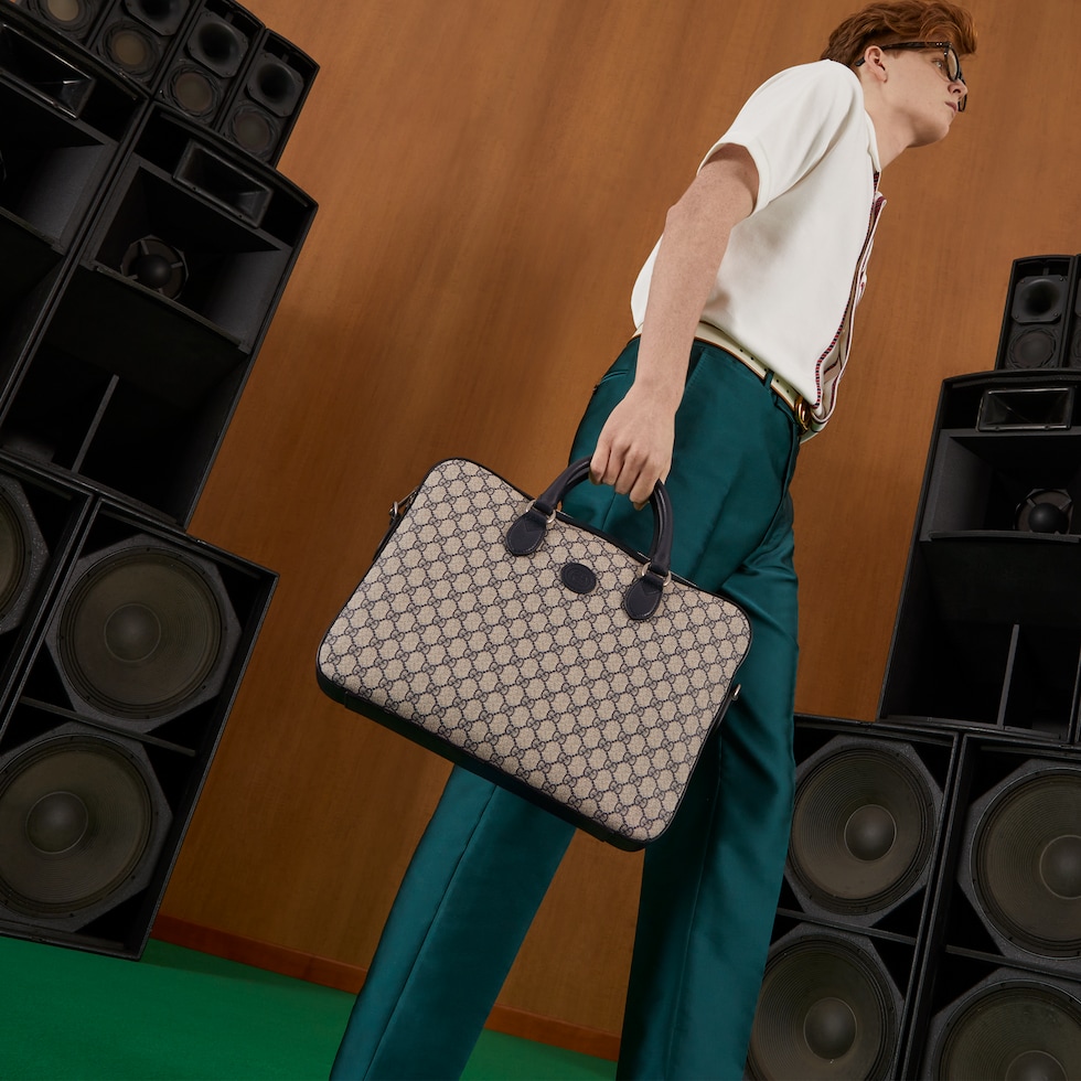 注目の新作♪【GUCCI】GGインサート付きウォッシュデニムシャツ Business case with Interlocking G in beige and blue GG