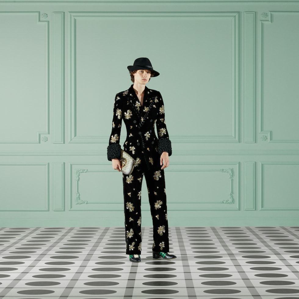 GUCCI ブラック ベルベット ジャケット Gucci Black Velvet Crystal Bee Embellished Single Breasted Blazer