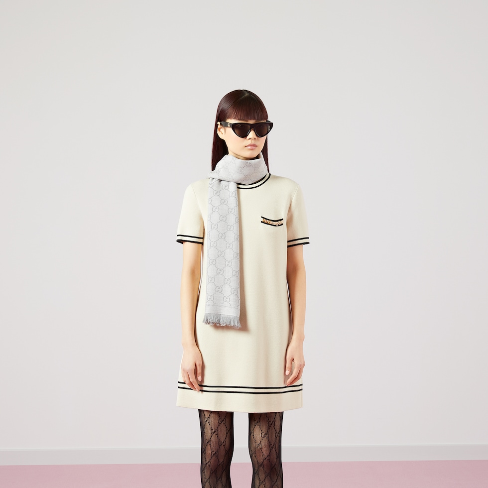 【関税&送料込】Gucci Sciarpa In Lana Gg Sciarpa in lana e seta jacquard con motivo GG in grigio