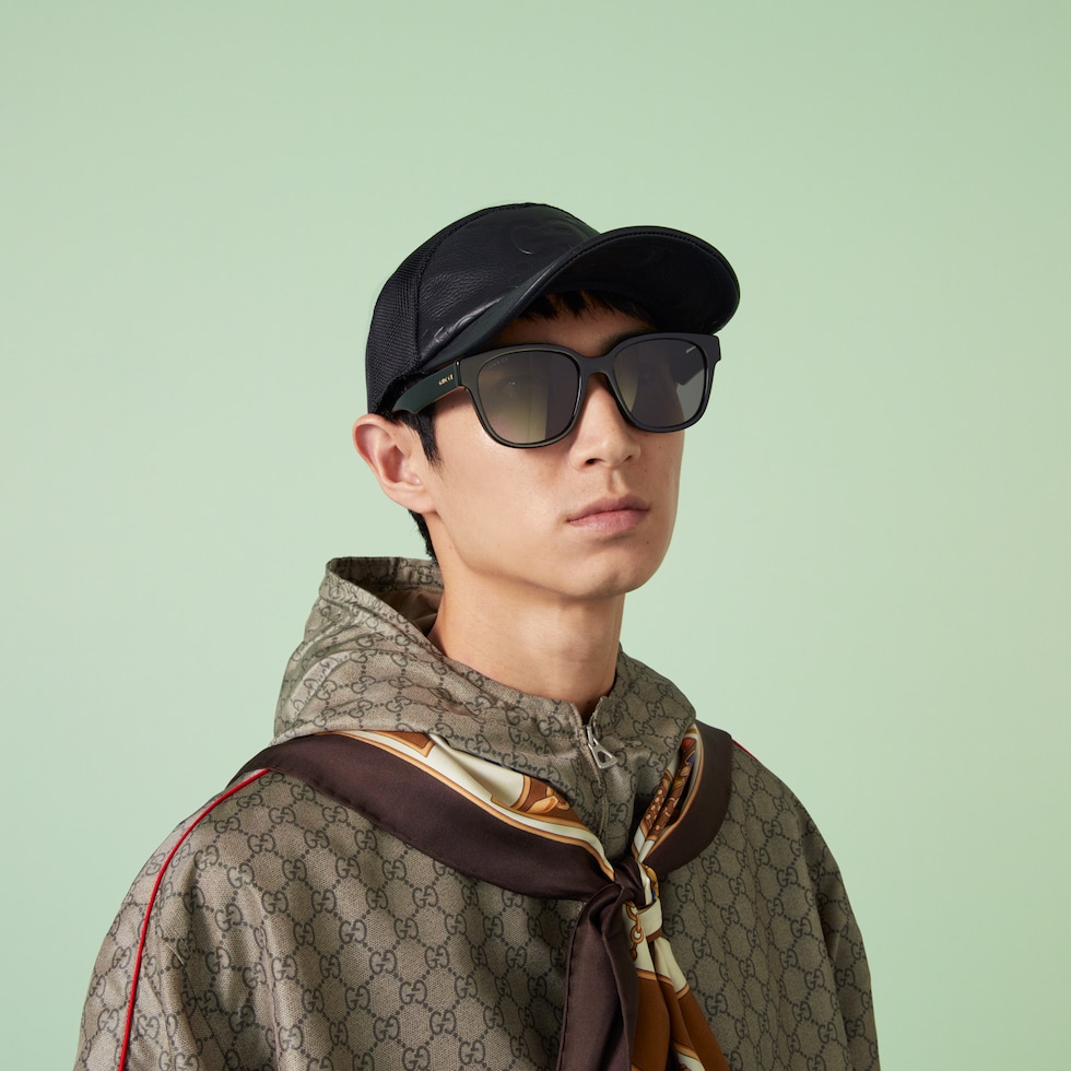 Low nose bridge fit sunglasses in black acetate | GUCCI® SG