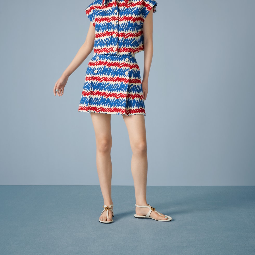 GUCCI レッド ニットセーター メッセージ刺繍 Gucci script print skirt in ivory, blue and red | GUCCI® SG