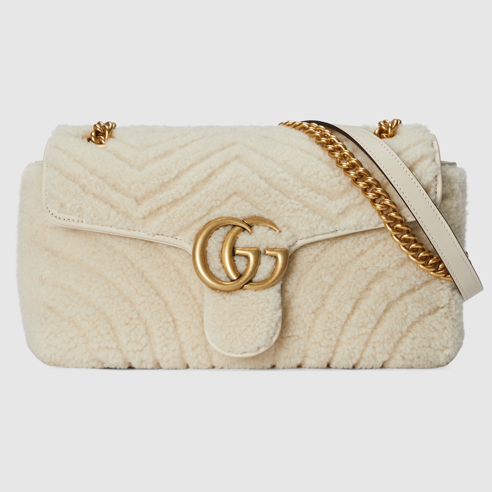 Sac a epaule GG Marmont petite taille en fourrure d agneau blanc casse GUCCI FR