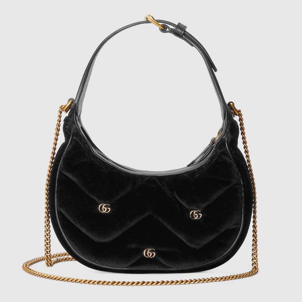 Mini sac GG Marmont en forme de demi lune en velours noir GUCCI FR