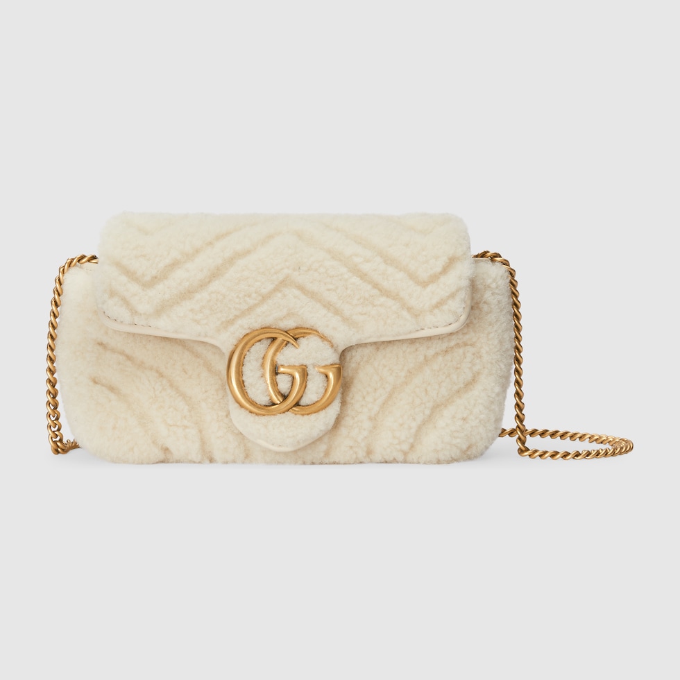 GG Marmont Super Mini Tasche in weiBes Shearling GUCCI DE