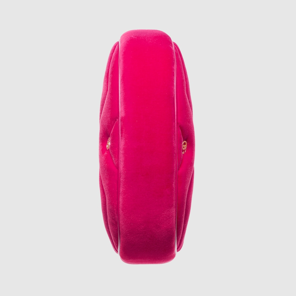 Mini borsa a mezzaluna GG Marmont in velluto rosa scuro GUCCI