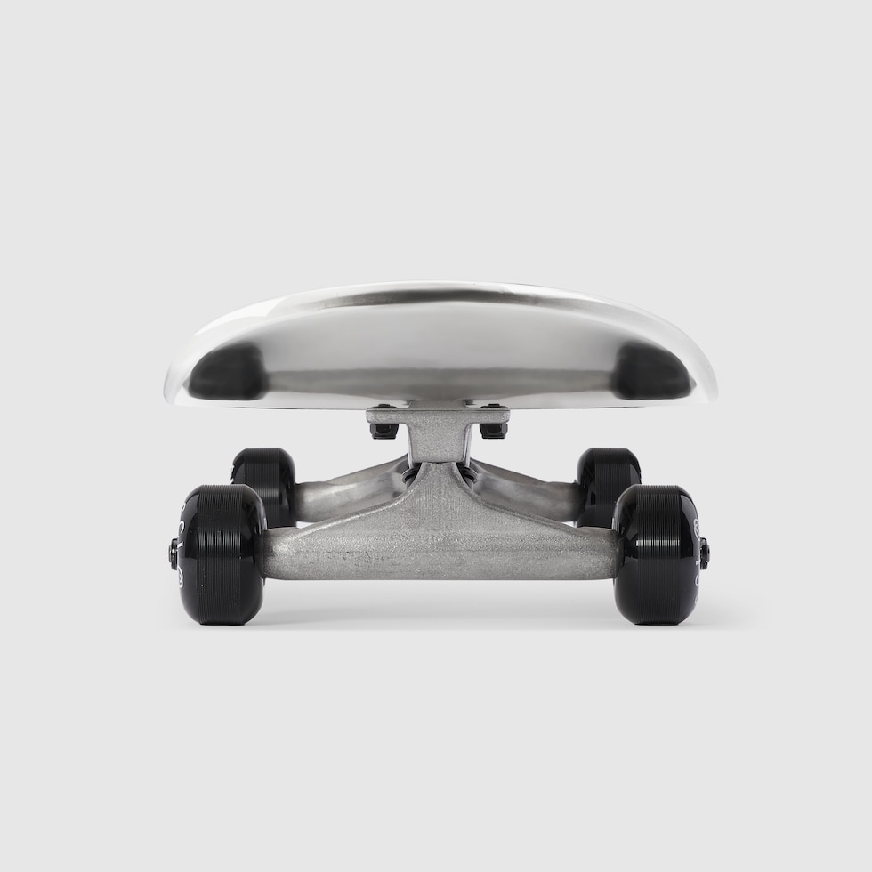 GUCCI スケートボード インターロッキング G インテリア ウッド Gucci logo skateboard in black wood | GUCCI® US