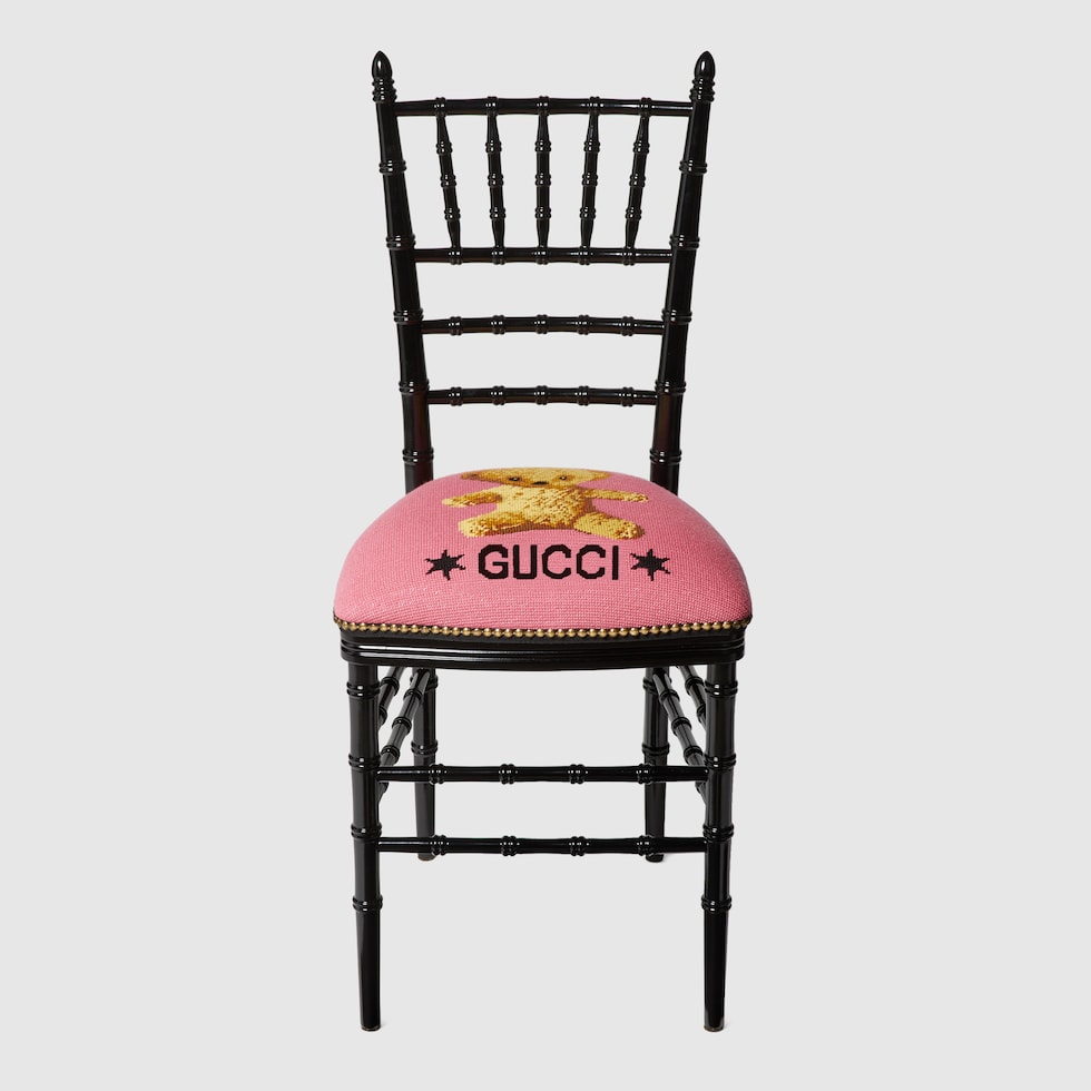 グッチ デコールGUCCI ＆ベア エンブロイダリー ウッドチェア | GUCCI® JP