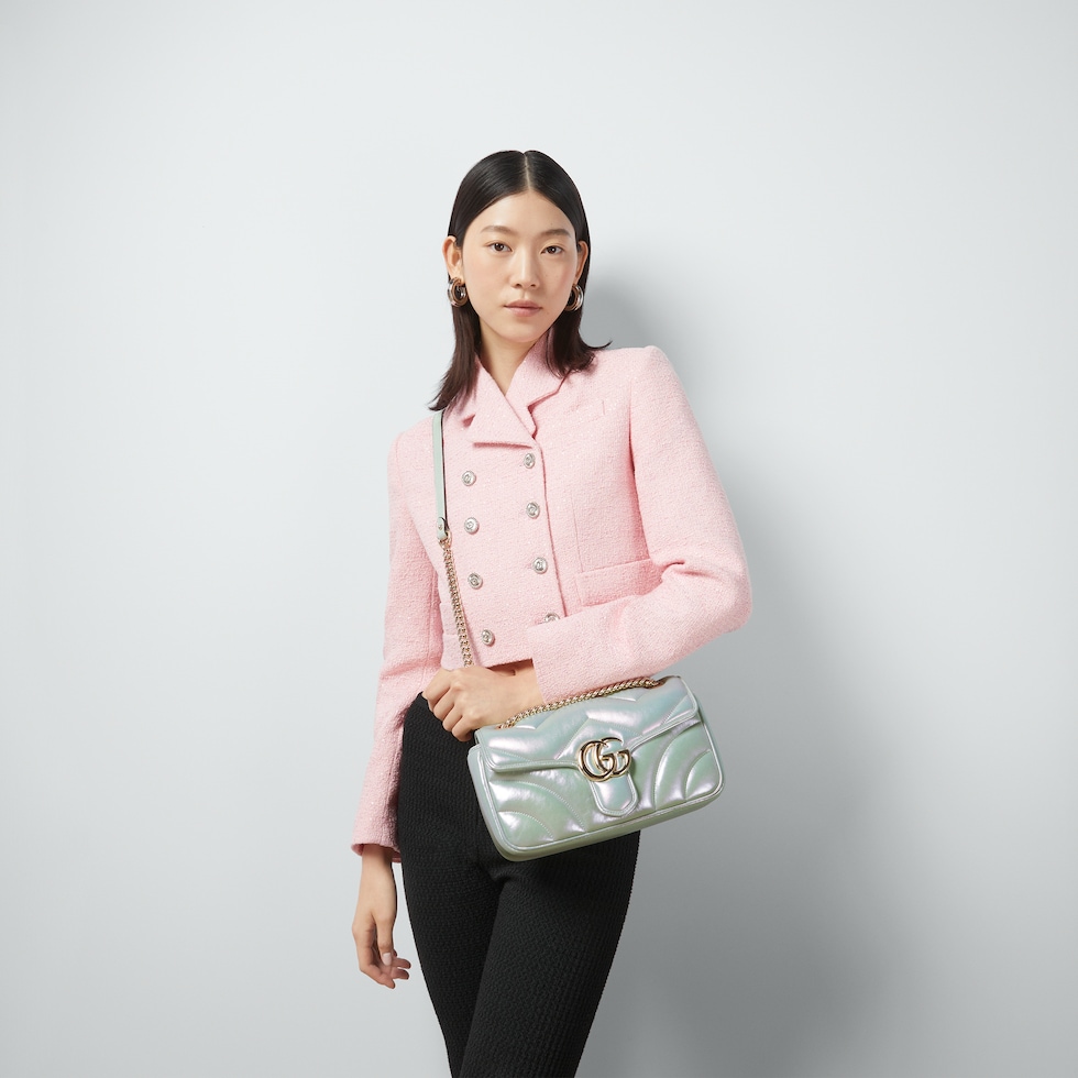 Borsa a spalla GG Marmont misura piccola in pelle iridescente