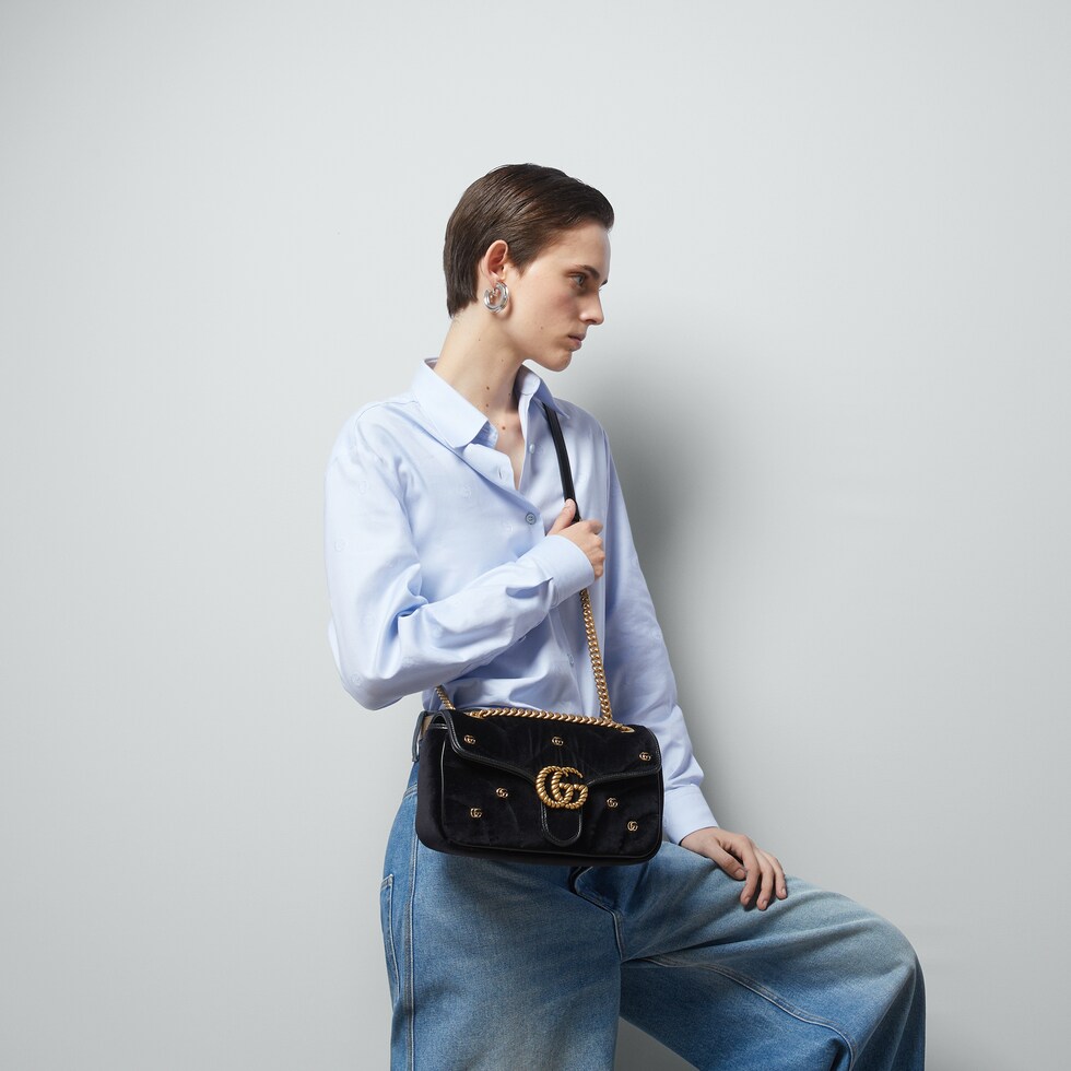 Borsa a spalla GG Marmont misura piccola in velluto nero GUCCI
