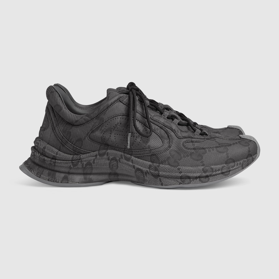 Men s Gucci Run trainer in black leather GUCCI RO
