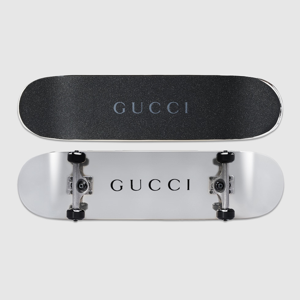GUCCI　スケートボード　スケボー GUCCI” ロゴ スケートボード ・ブラック ウッド | GUCCI公式