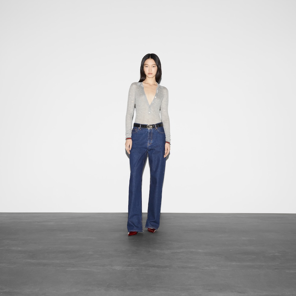 デニム・ジーパン GUCCI Women Denim Pants 812268XDC5F 4100 Navy Denim pant with Gucci label in dark blue | GUCCI® US