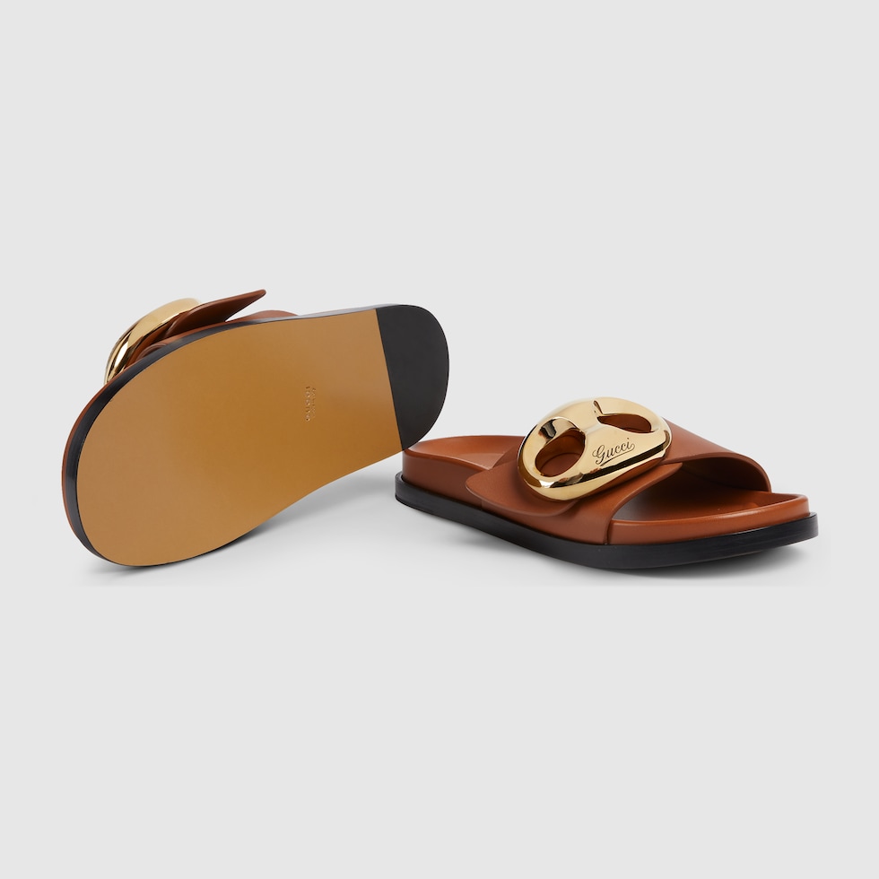 SA Women s Gucci Marina chain slide sandal in brown leather