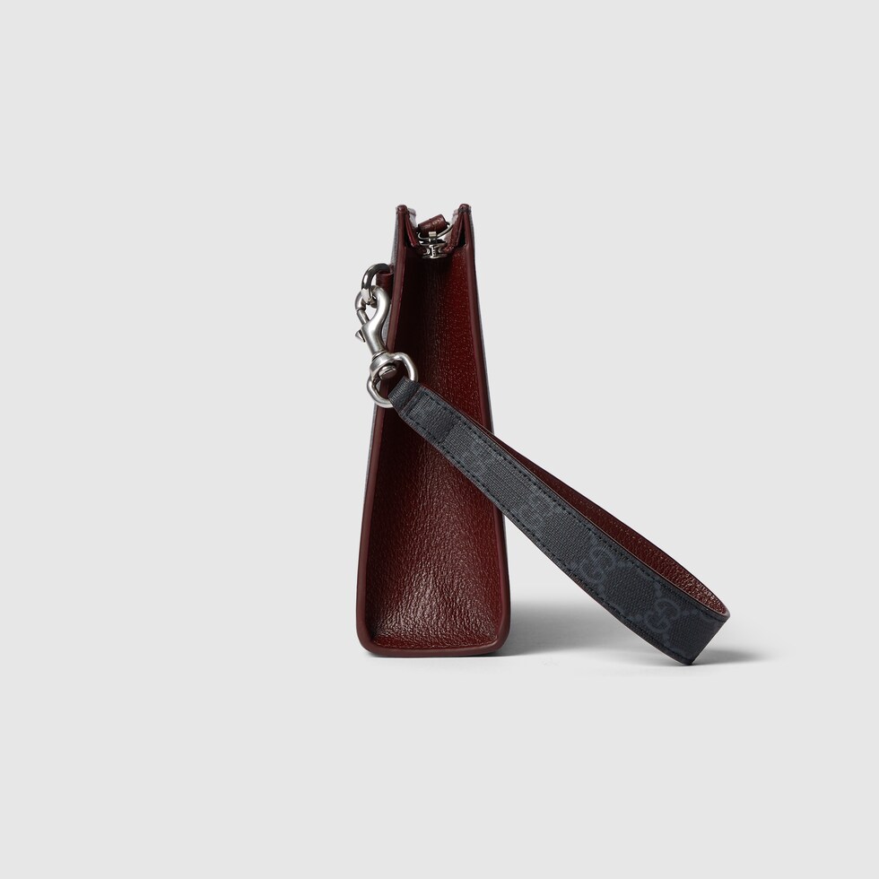 GG Pouch mit GG Detail in schwarzer GG Supreme | GUCCI® DE