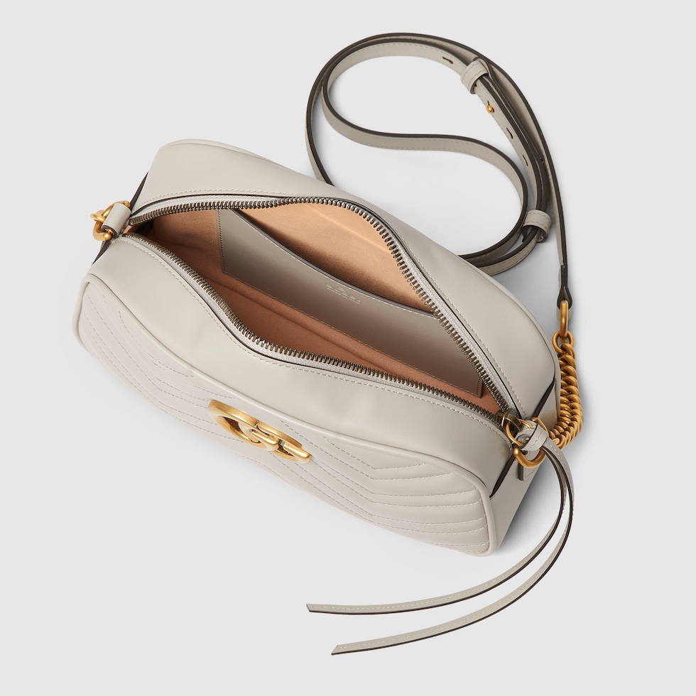 Kleine GG Marmont Schultertasche in hellgraues Leder | GUCCI® DE