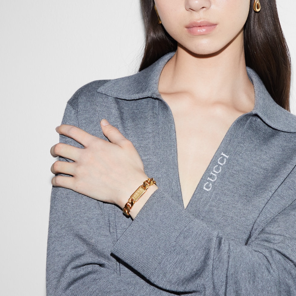 Chain bracelet with Gucci script tag in yellow gold toned metal GUCCI Canada