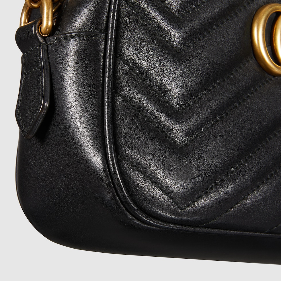 グッチ　GGマーモント スモールカメラバッグ GGマーモント〕スモール カメラバッグ ・ブラック レザー