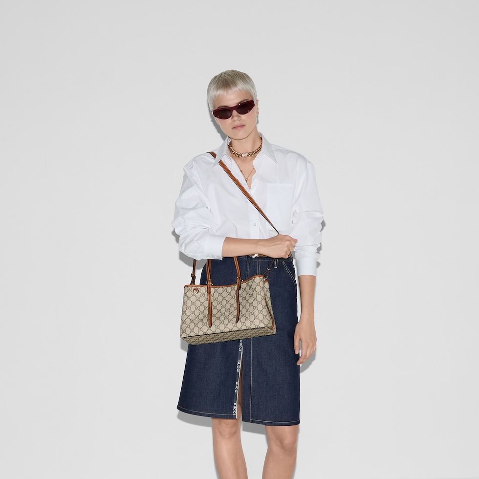 トートバッグ Gucci Gg Emblem Small Shopping Bag In Gg Leather Gucci Small GG Emblem Leather Tote Bag | Black | FARFETCH