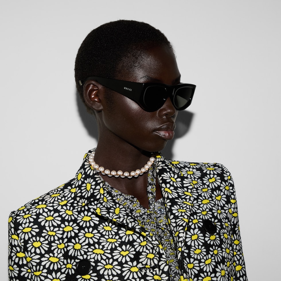 サングラス GUCCI RECTANGULAR SUNGLASSES IN GLOSSY BLACK Oversize rectangular sunglasses in shiny black acetate