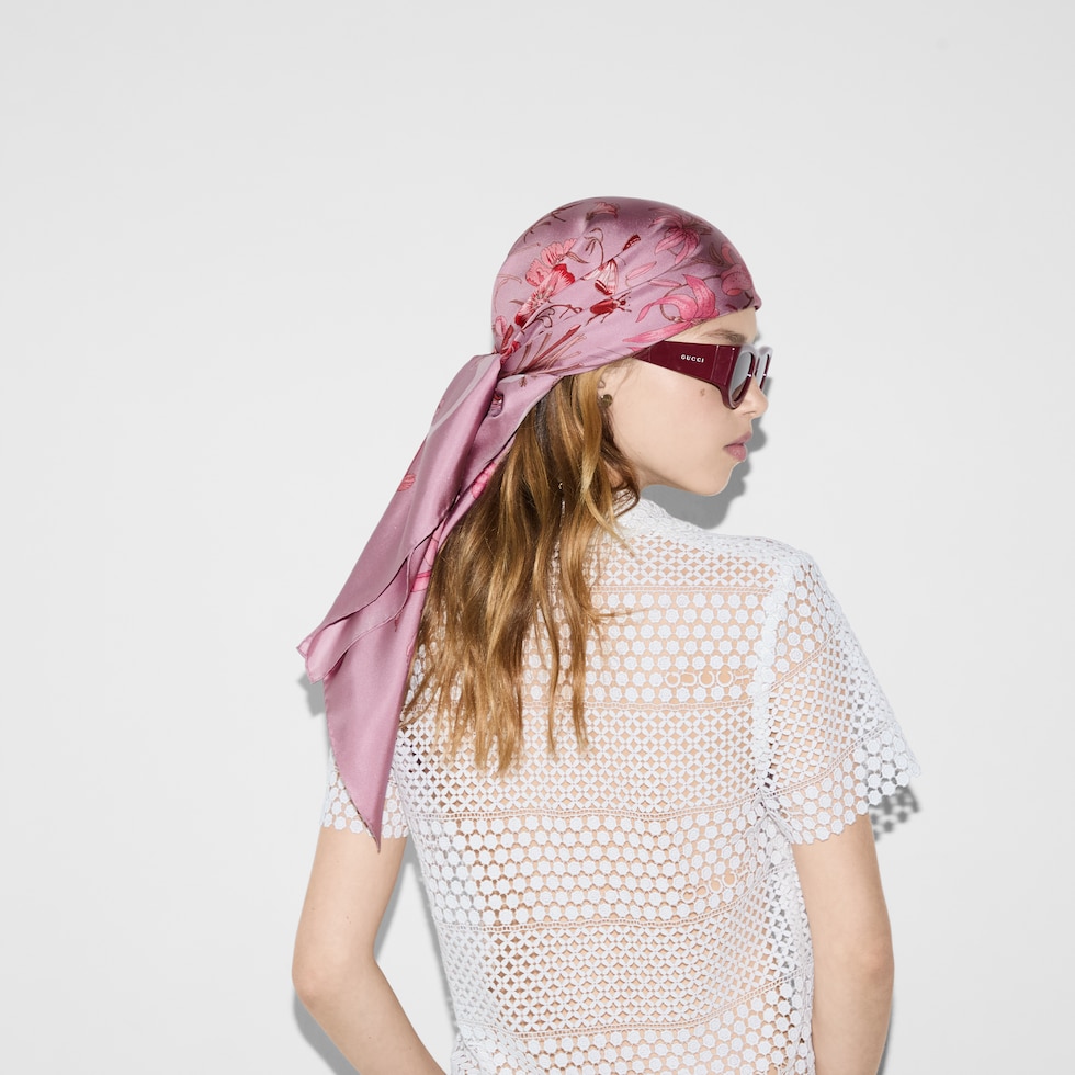 【関税&送料込み】Gucci Printed Silk CarrAC Printed silk carré in pink | GUCCI® US