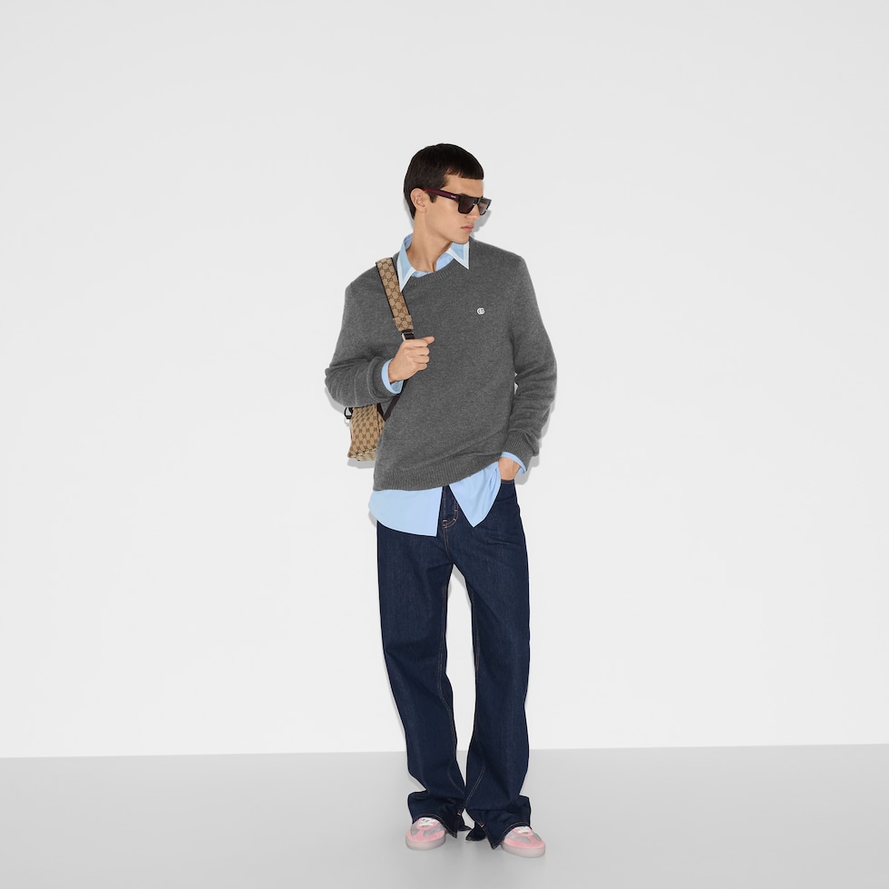 GUCCI ネイビー セーター エンブレム付き GUCCI ネイビー セーター エンブレム付き GUCCI ネイビー