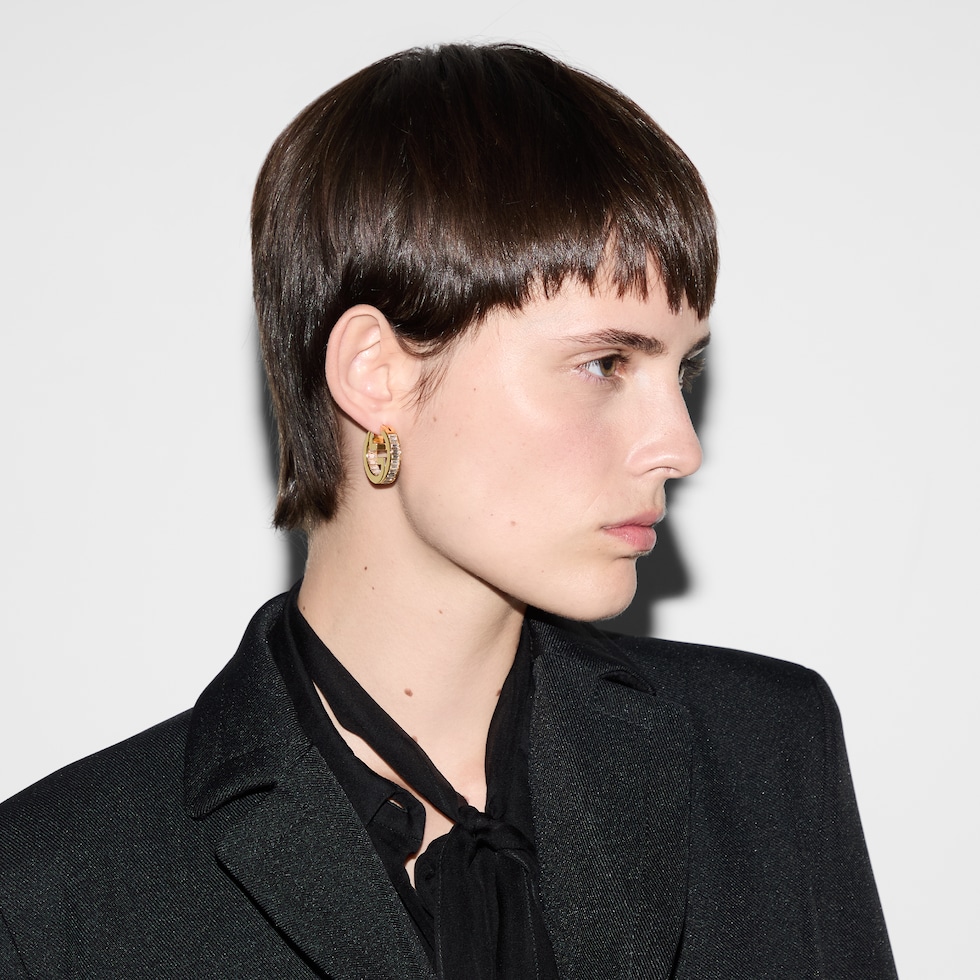 【GUCCI】ブロンディ フープ クリスタルピアス Gucci Blondie crystal hoop earrings in light gold-toned