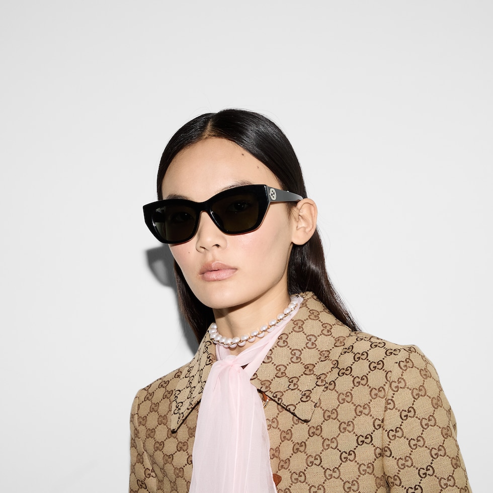 Low nose bridge fit cat-eye sunglasses in black | GUCCI® SG