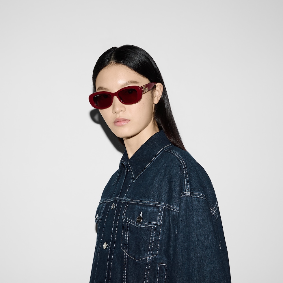 Low nose bridge fit oval sunglasses in Gucci Rosso Ancora