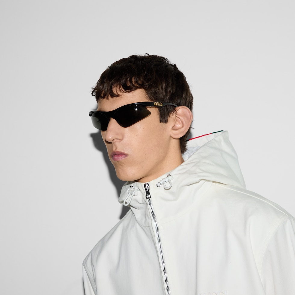 Mask-shaped sunglasses in black | GUCCI® US
