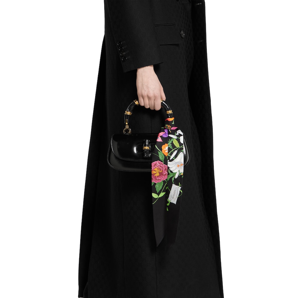 新品GUCCI Printed silk twill neck bow in black and multicolour | GUCCI® US