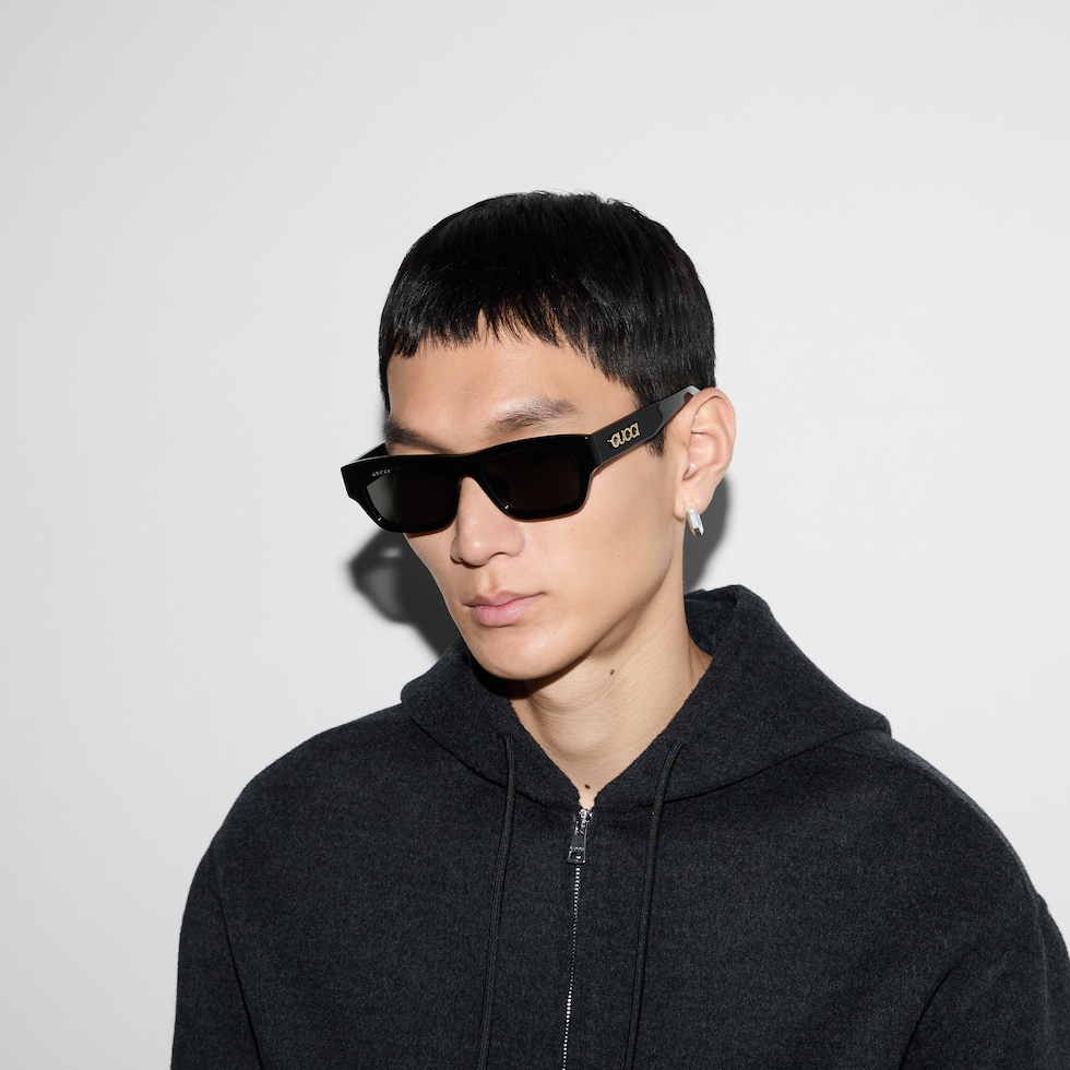Low nose bridge fit rectangular sunglasses in black | GUCCI® SG