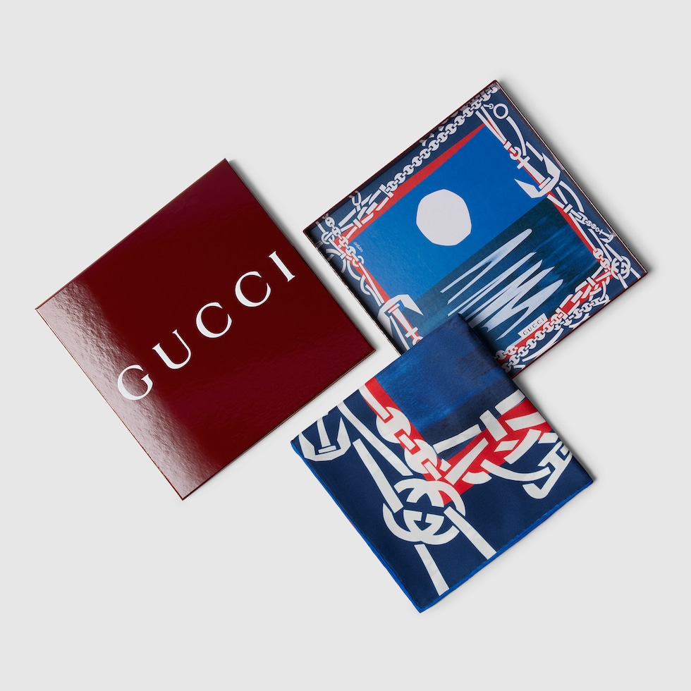 90 x 90 プロジェクト プリント シルクスカーフブルー | GUCCI公式 90 x 90 プロジェクト プリント シルクスカーフブルー | GUCCI公式