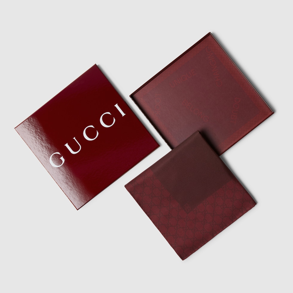 90 x 90 プロジェクト プリント シルクスカーフボルドー | GUCCI公式