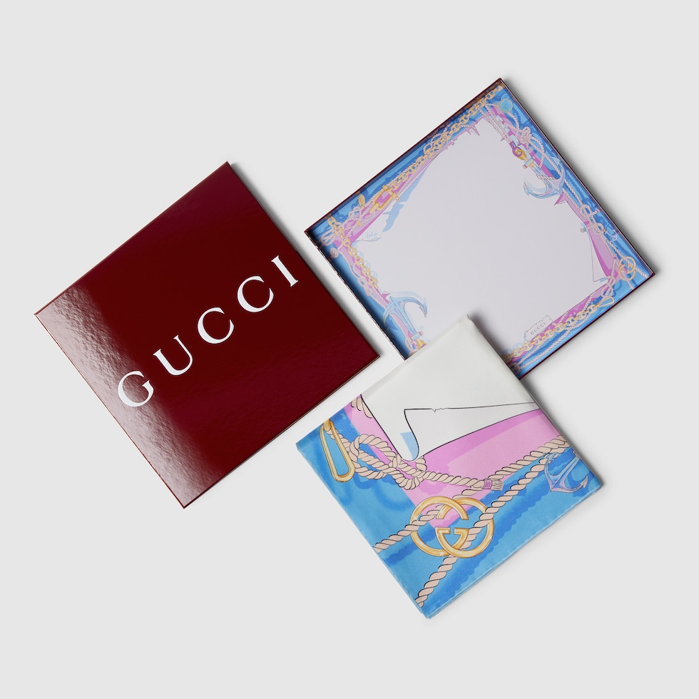 GUCCI 国内買付 90 x 90 プロジェクト プリント シルクスカーフ 826132_3G001_9068_015_100_0000