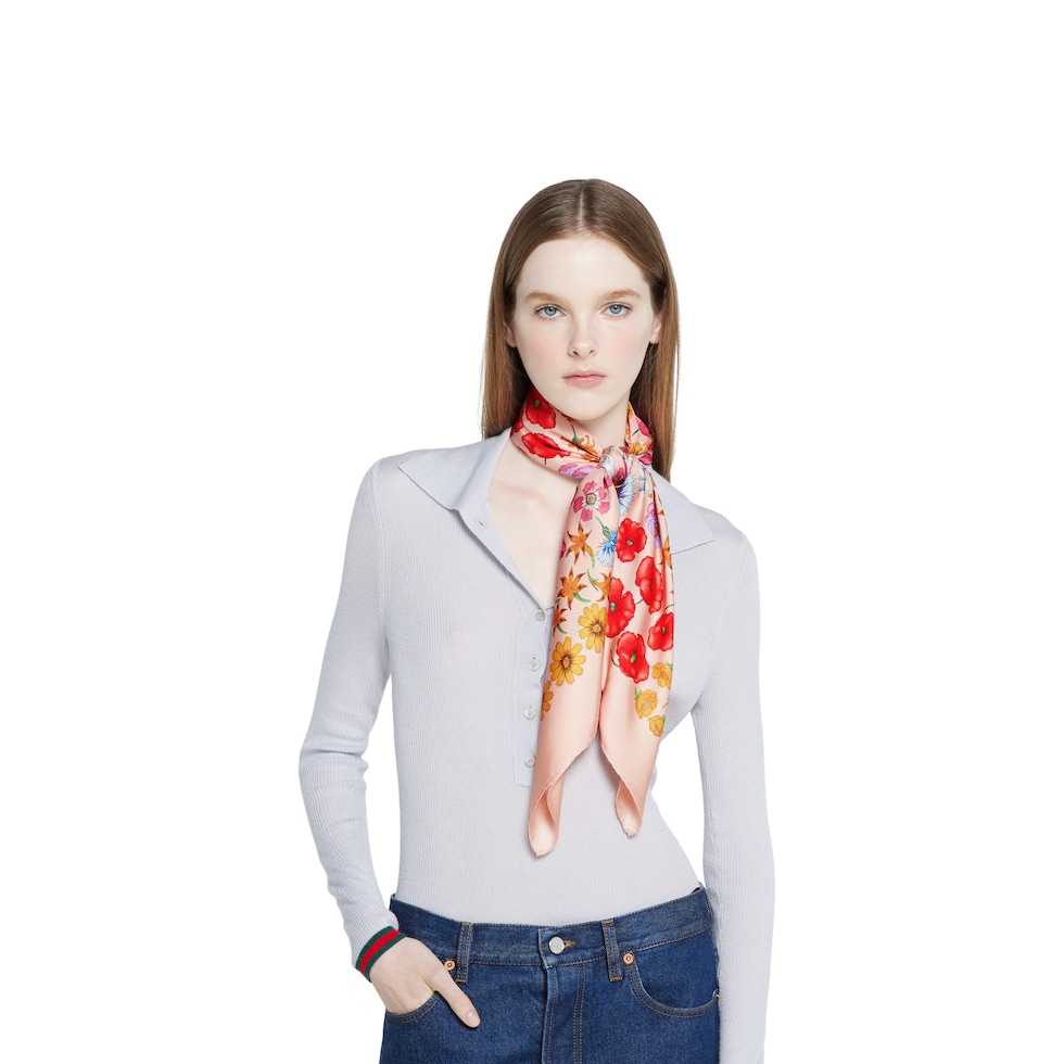 【GUCCI】PRINTED SILK CARRE●8122513G0019865 Printed silk twill carré in acquamarine and pink | GUCCI® US