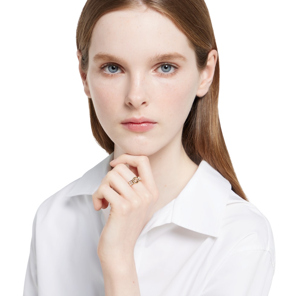 Gucci Blondie wide crystal ring in light gold-toned brass Gucci Blondie wide crystal ring in light gold-toned brass