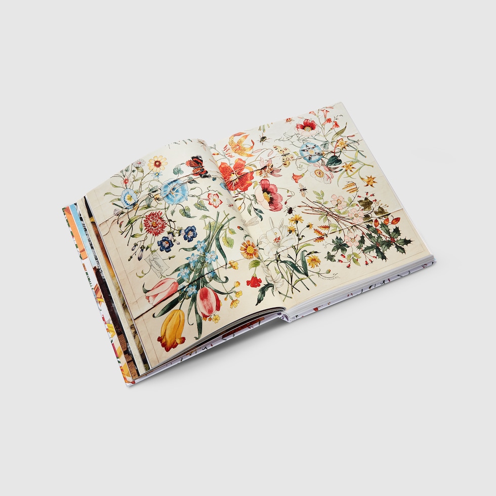 Gucci: The Art of Silk (English) in Single volume | GUCCI® US