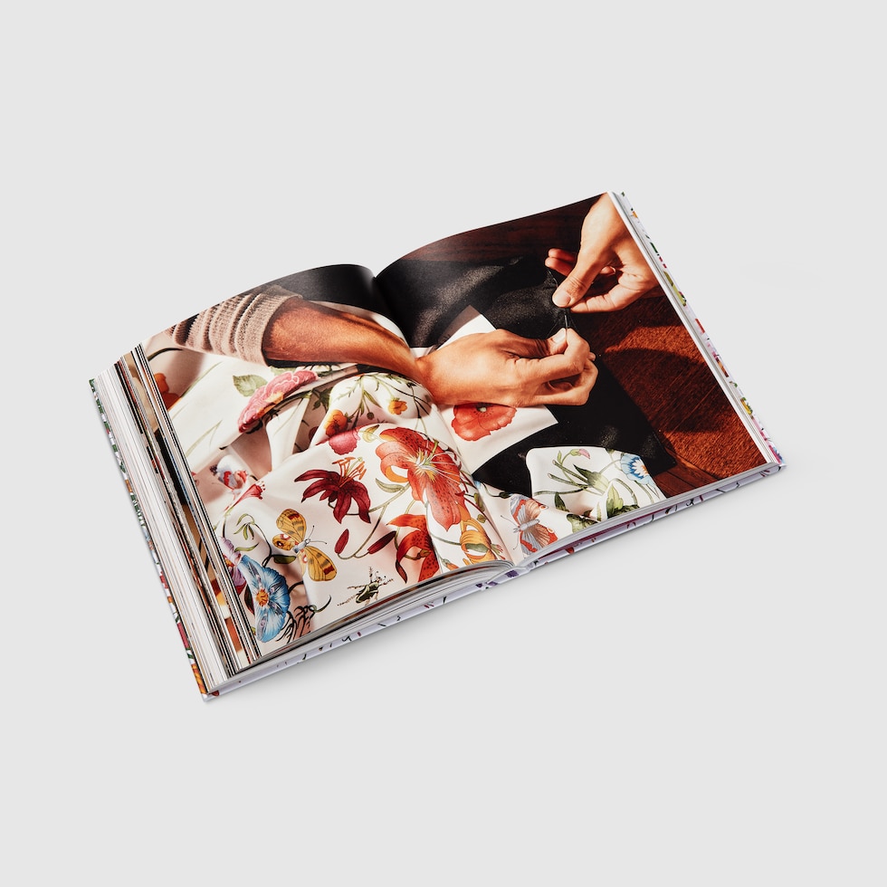 Gucci: The Art of Silk (English) in Single volume | GUCCI® US