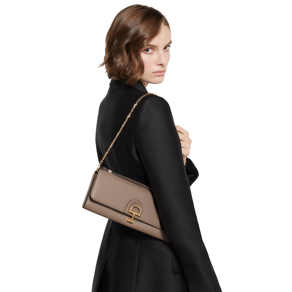 【関税&送料込】Gucci Dove Grey Leather Gucci 73 Clutch Gucci 73 clutch in taupe leather | GUCCI® US